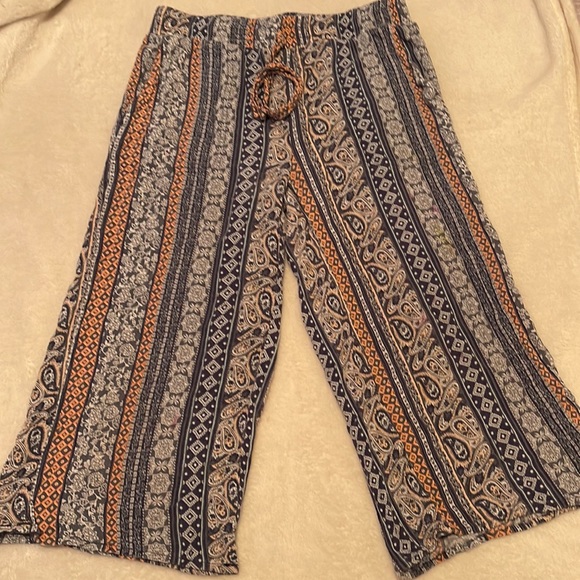 Westport Pants - ⭐️3/$10⭐️ Westport Loose Capris